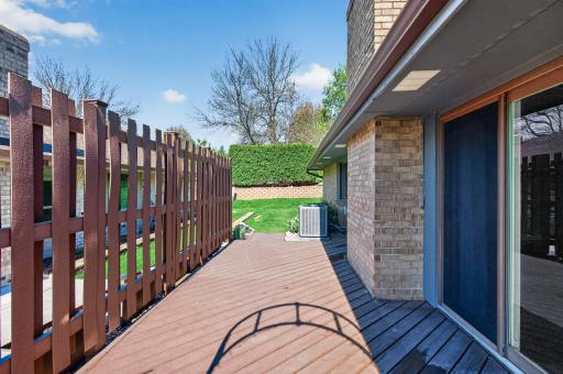 2810 Robinwood Way, Woodbury, MN 55125
