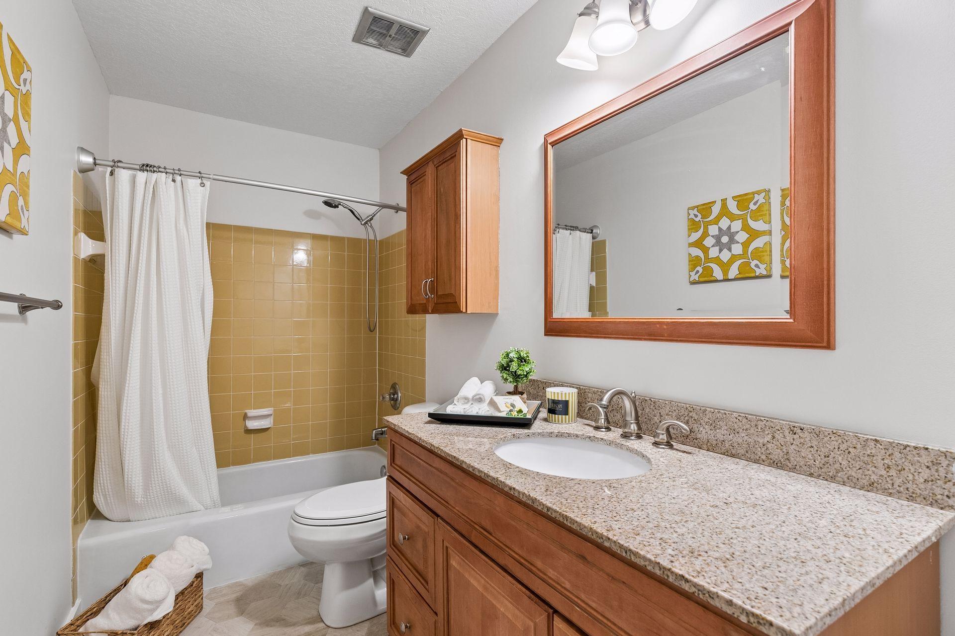 Large & Functional Full Bath