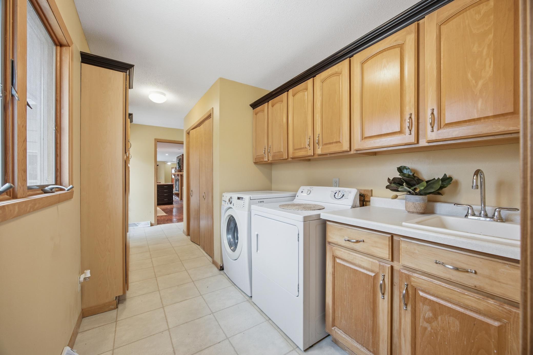 laundry on main level!