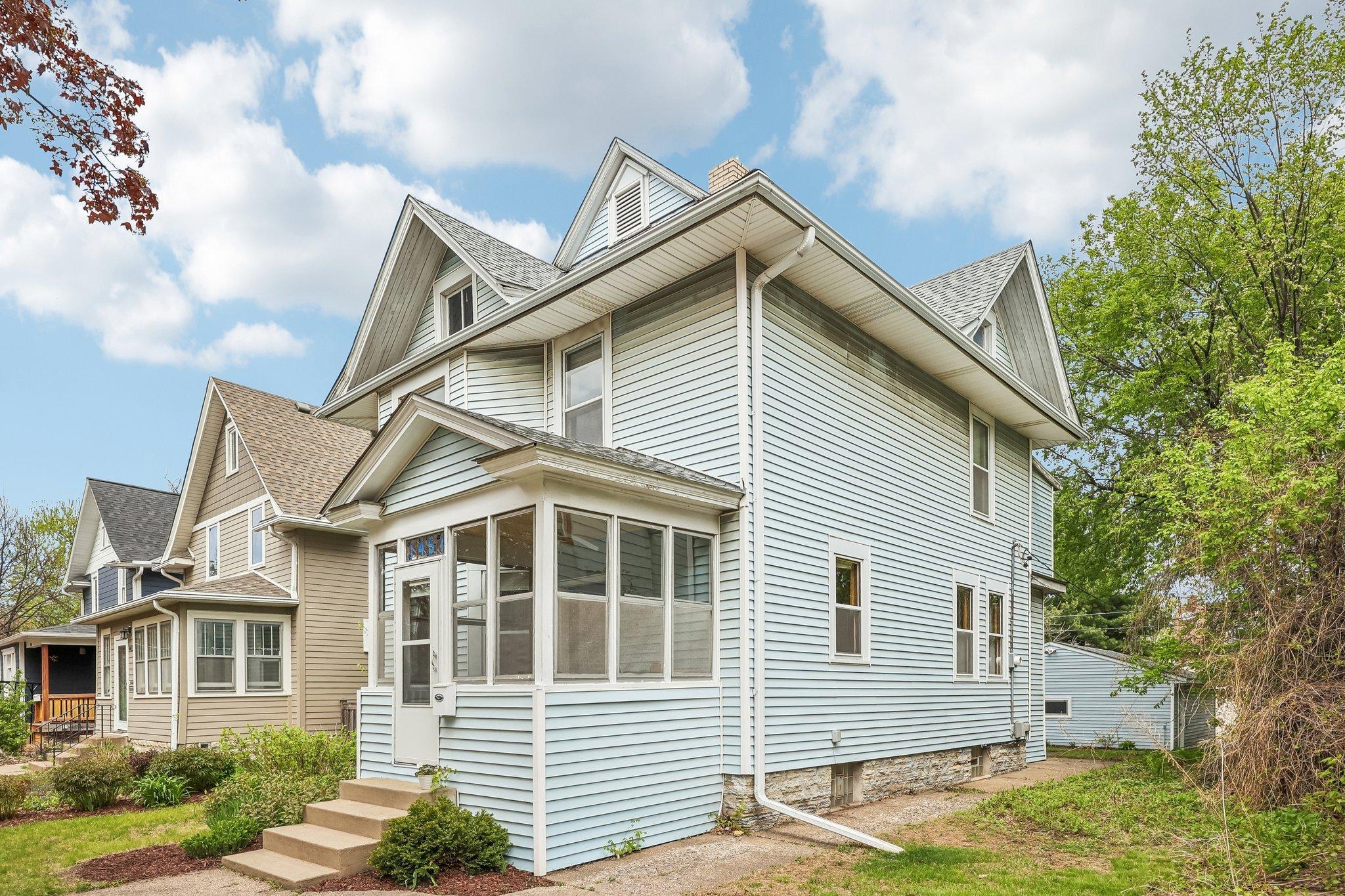 4-web-or-mls-Charles Ave-S0505-004.jpg