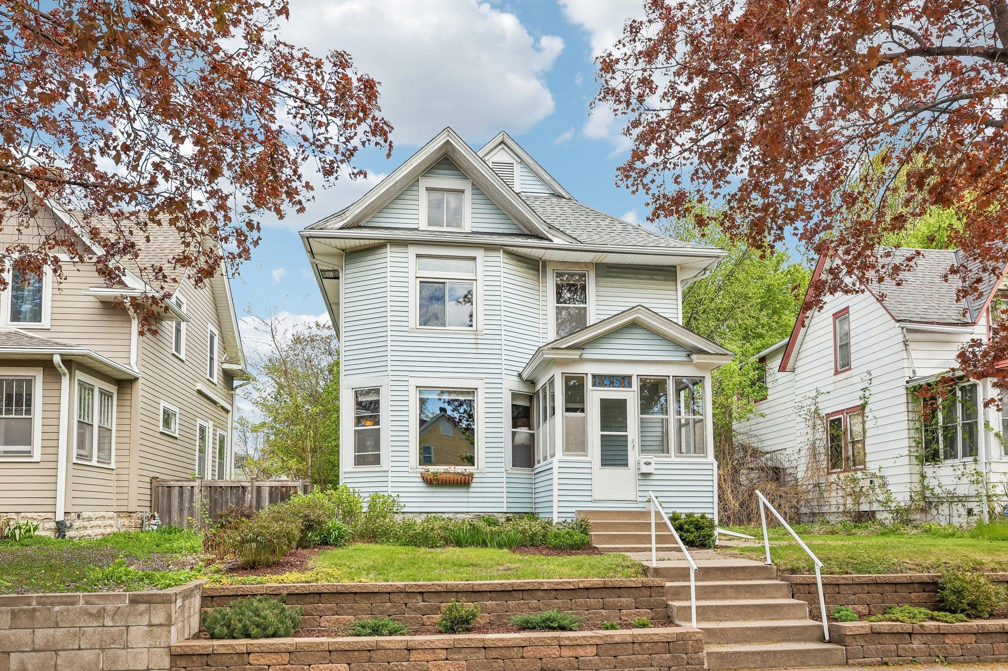 5-web-or-mls-Charles Ave-S0505-005.jpg