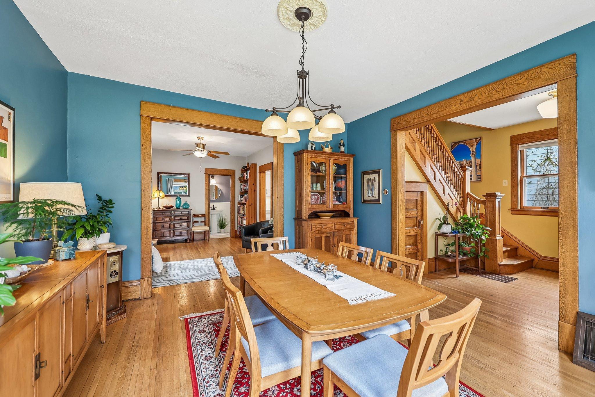 13-web-or-mls-Charles Ave-S0505-013.jpg