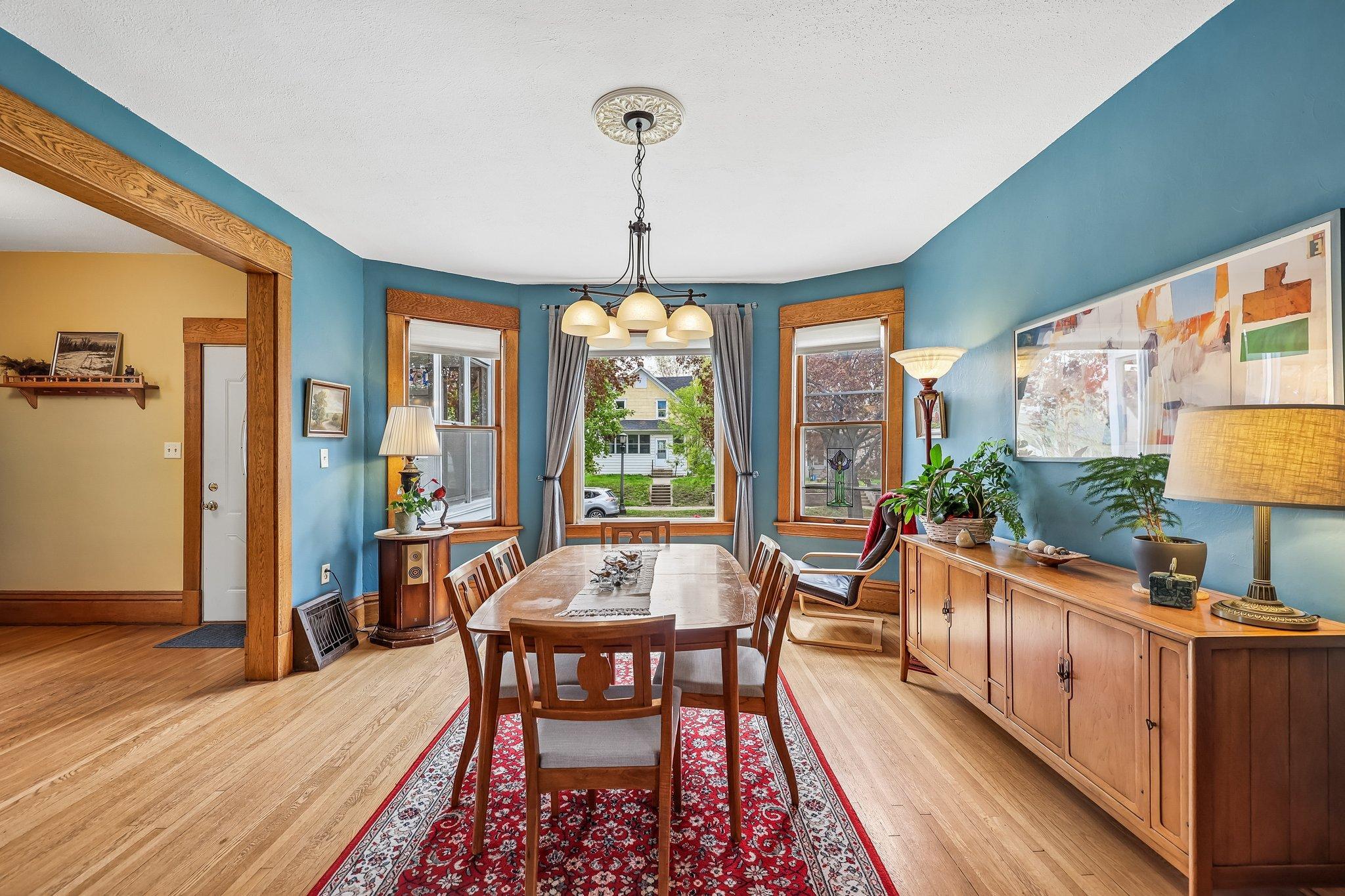 14-web-or-mls-Charles Ave-S0505-014.jpg