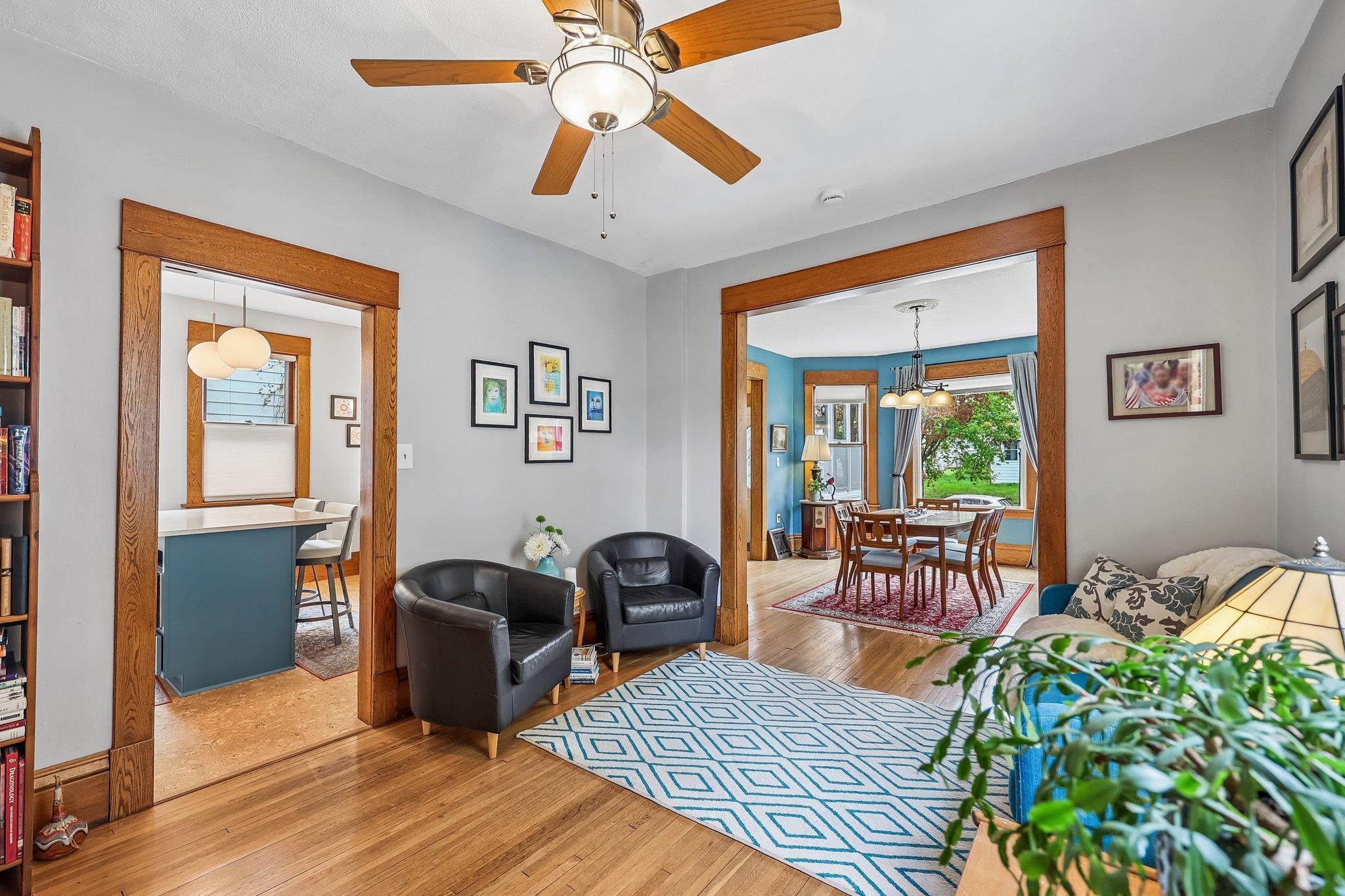 15-web-or-mls-Charles Ave-S0505-015.jpg