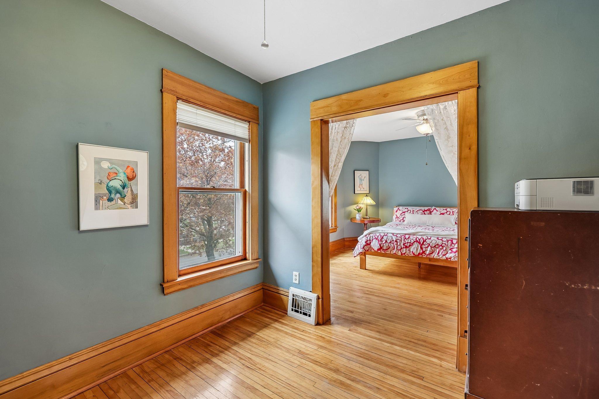 28-web-or-mls-Charles Ave-S0505-028.jpg