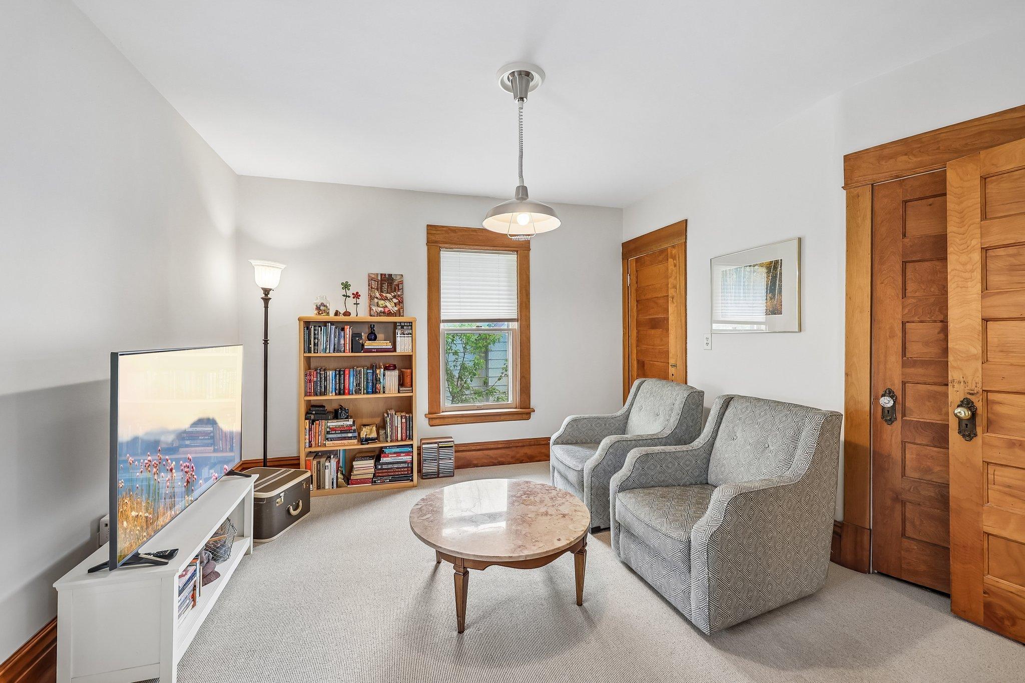 32-web-or-mls-Charles Ave-S0505-032.jpg