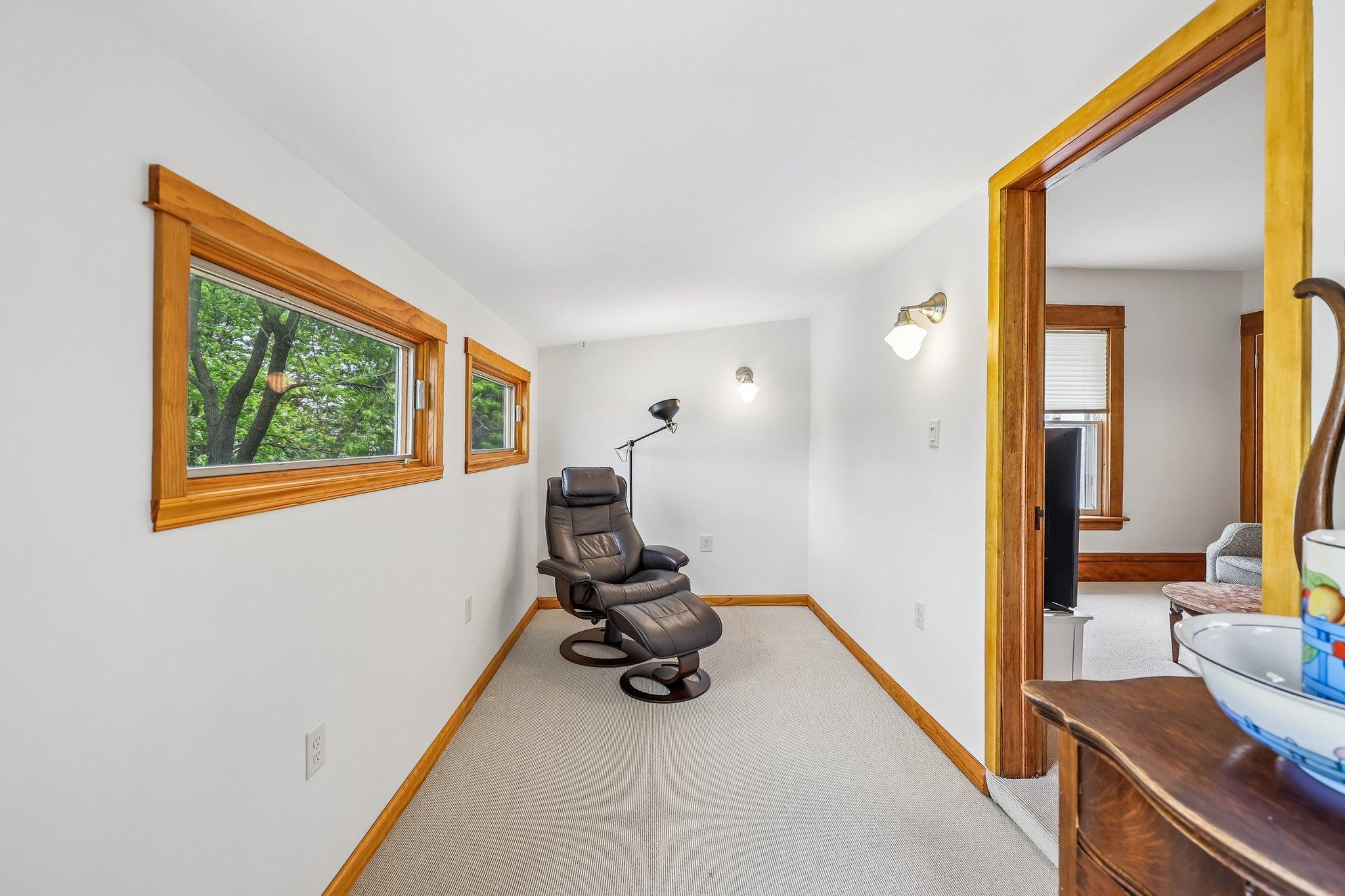 34-web-or-mls-Charles Ave-S0505-034.jpg