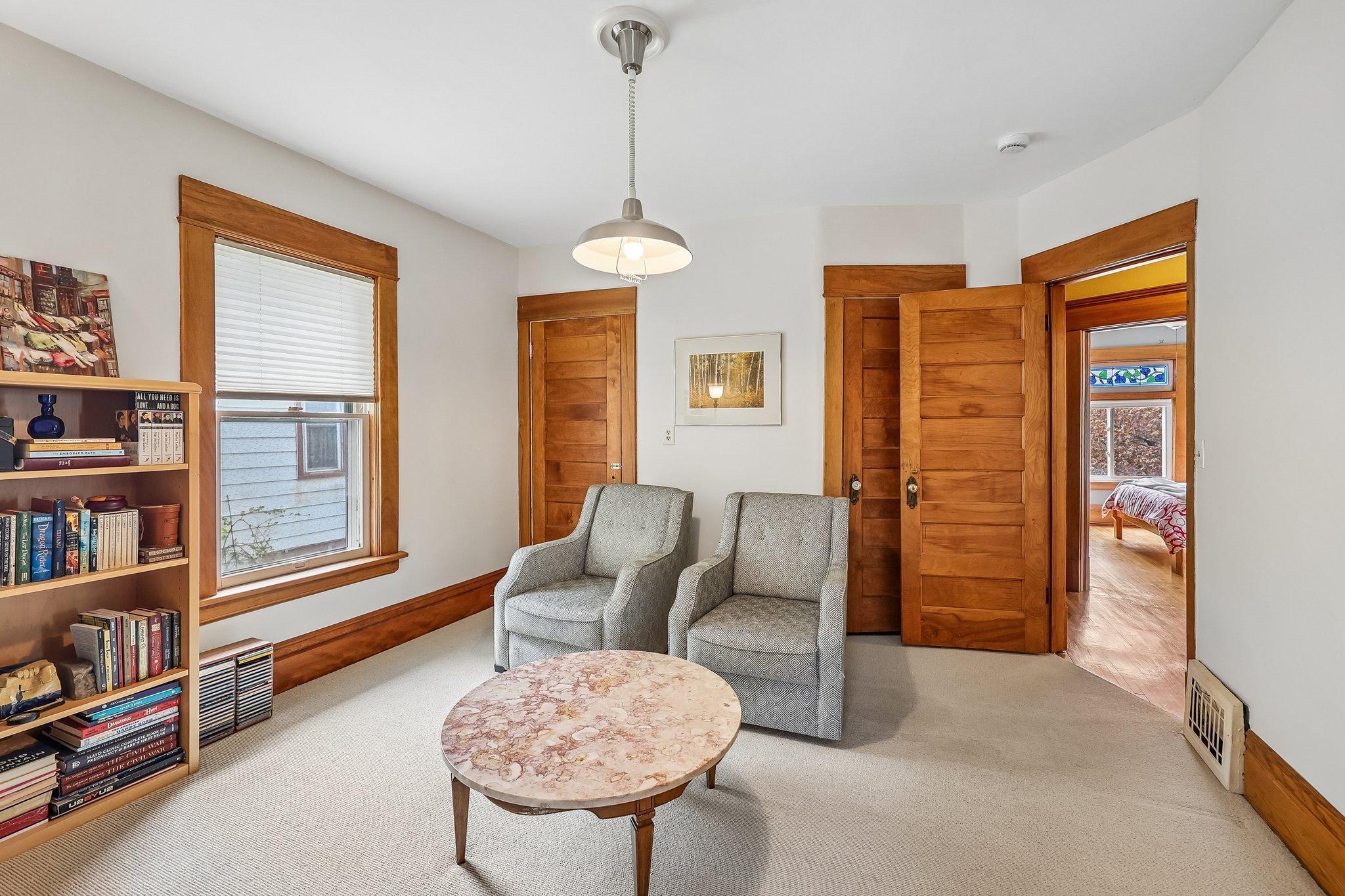 33-web-or-mls-Charles Ave-S0505-033.jpg