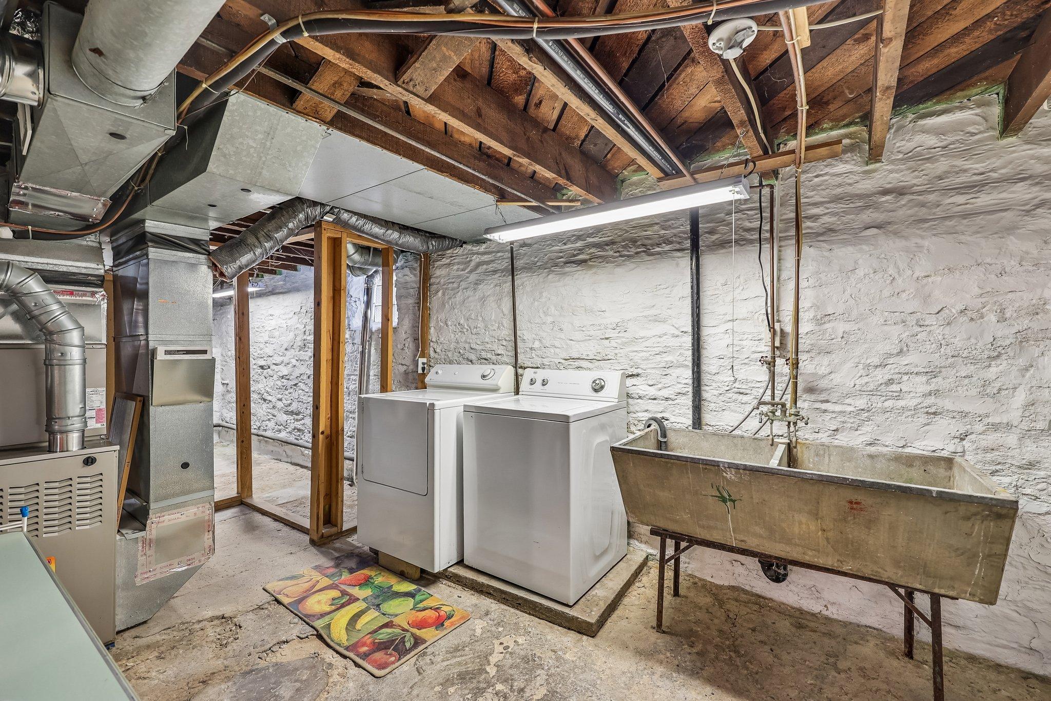 36-web-or-mls-Charles Ave-S0505-036.jpg