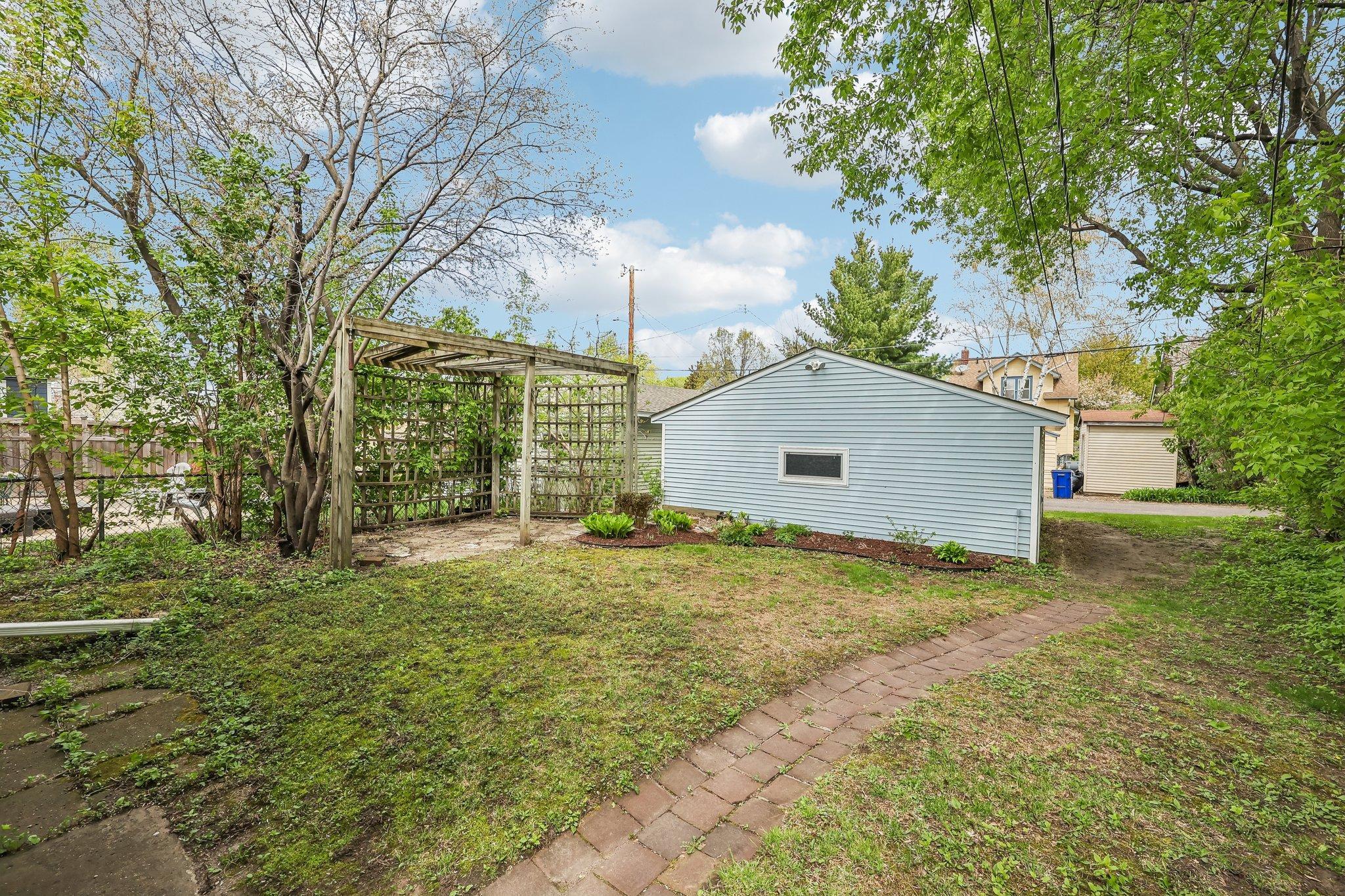 42-web-or-mls-Charles Ave-S0505-042.jpg