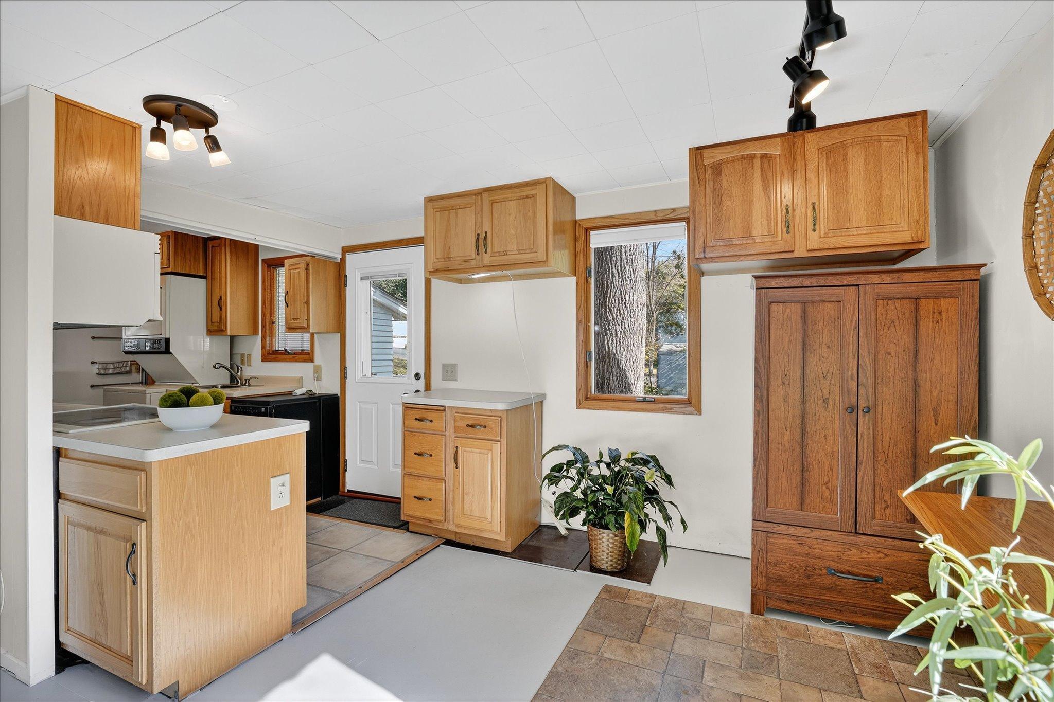 Cabin interior dining room 2.