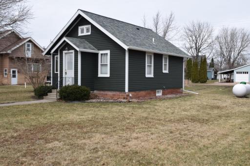 Great curb appeal and all the amazing features of this home prove that great things come in small packages!