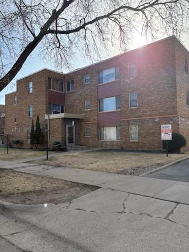 2100 Pleasant Avenue, Minneapolis, MN 55404