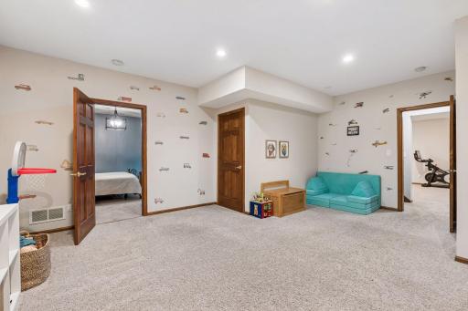 4299 Westchester Circle, Saint Paul, MN 55123