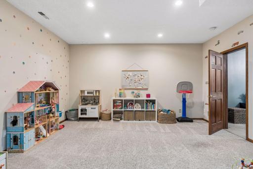 4299 Westchester Circle, Saint Paul, MN 55123