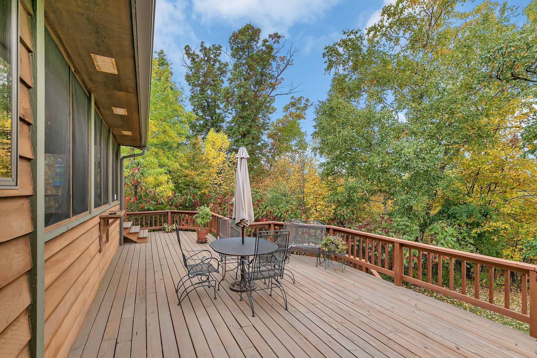 Enjoy nature off your deck with plenty of wild life
