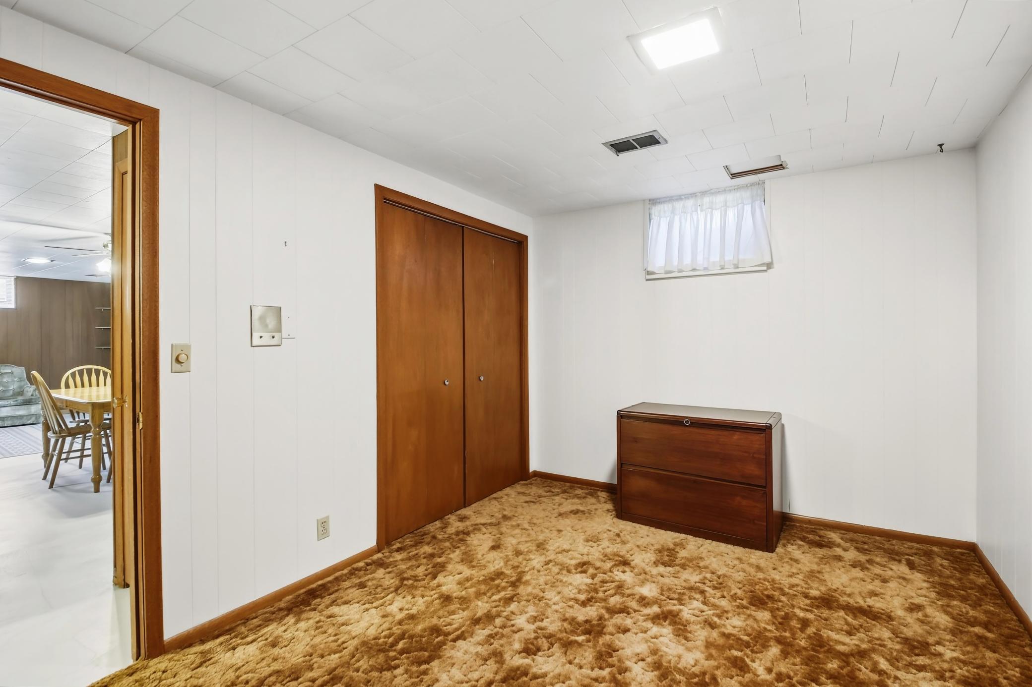Flex Room/ Office Space/ Craft Room