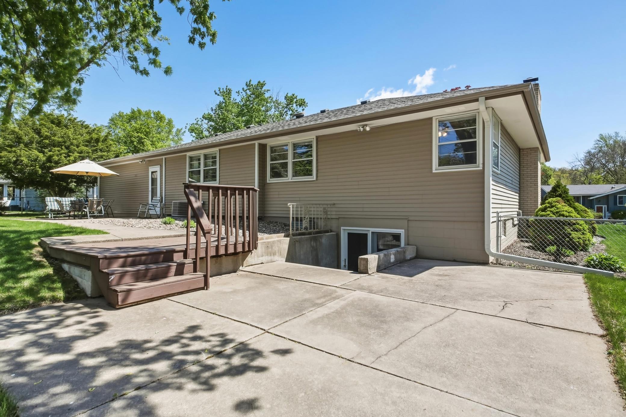 Deck/ patio
