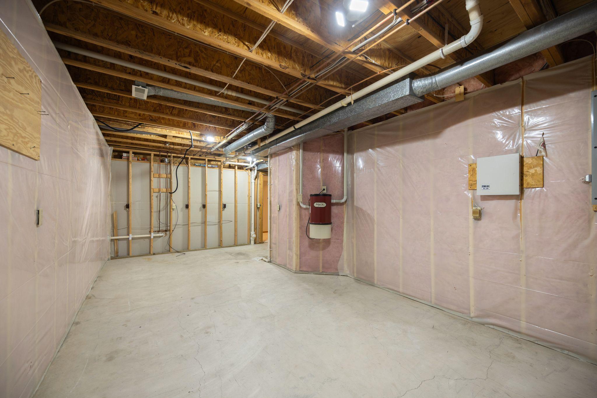 Large Storage Room 20'6" x 25'