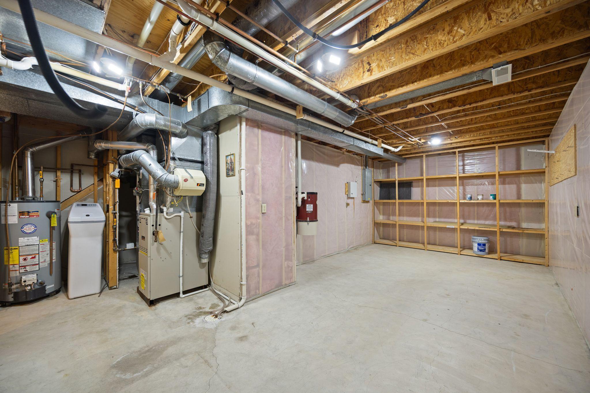 Large Storage Room 20'6" x 25'