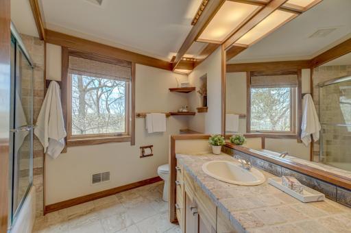 The full bath adjacent to the secondary suite.