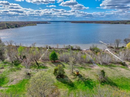 Heartwood Bluffs has 442 linear feet of frontage on 1,800-acre Big Marine Lake.