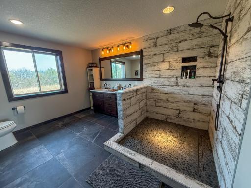 11719 Ridgeview Road, Hokah, MN 55941