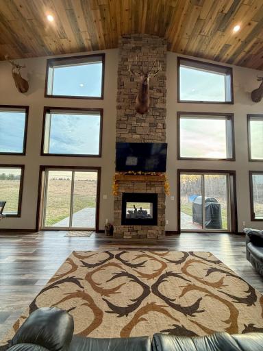 11719 Ridgeview Road, Hokah, MN 55941