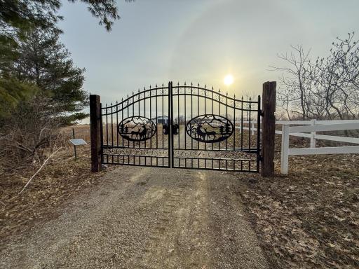 11719 Ridgeview Road, Hokah, MN 55941