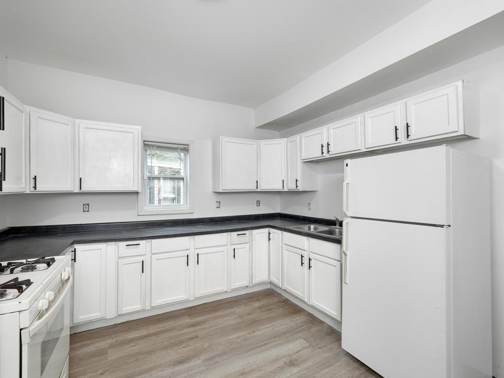 7 - Kitchen.jpeg