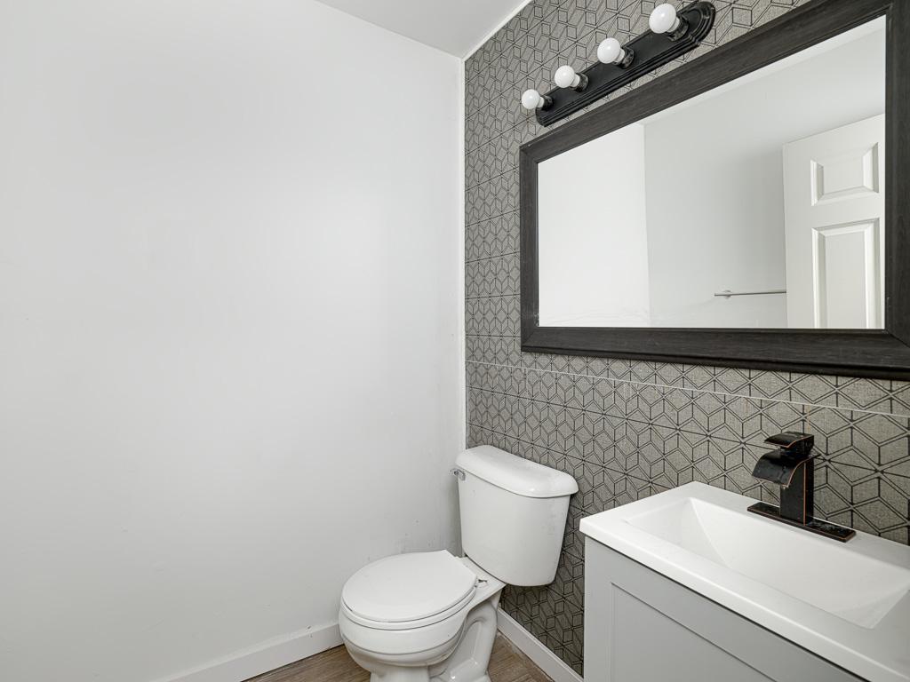 10 - Powder Room.jpeg