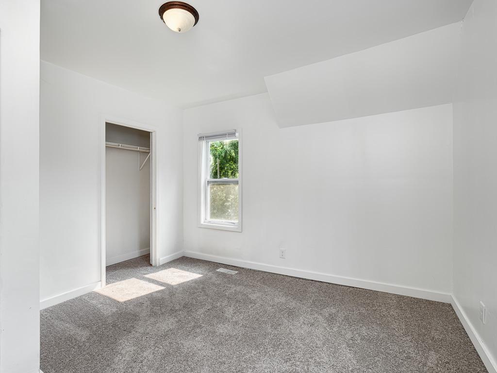 12 - Bedroom.jpeg