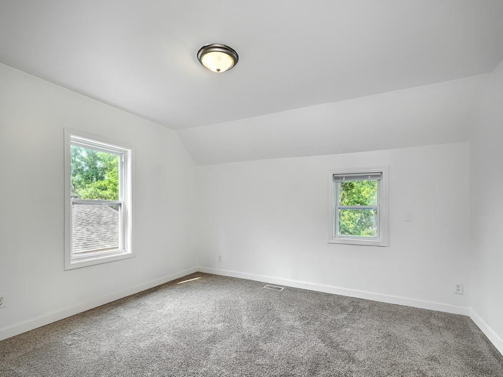 13 - Bedroom.jpeg