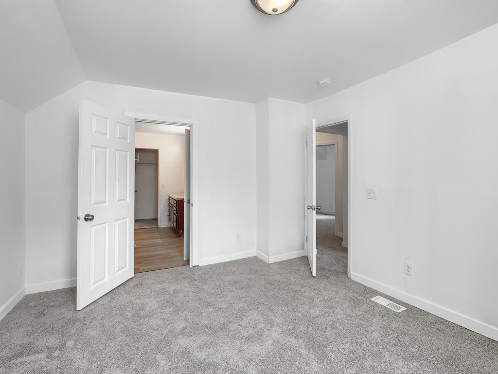 14 - Bedroom.jpeg