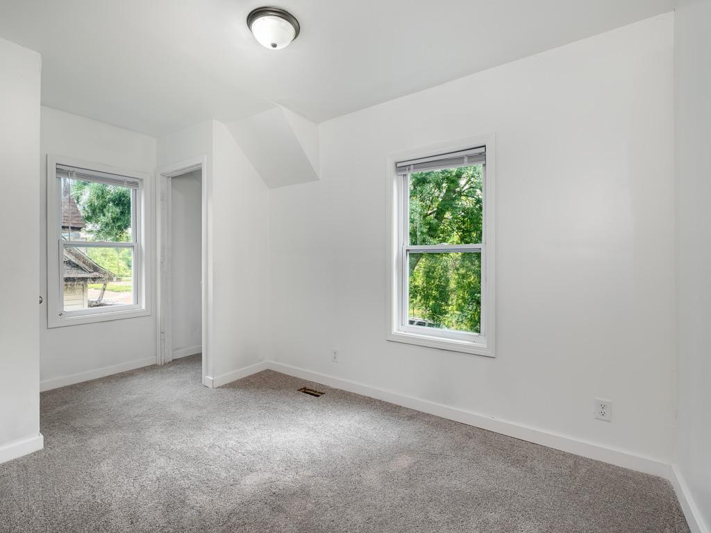 11 - Bedroom.jpeg