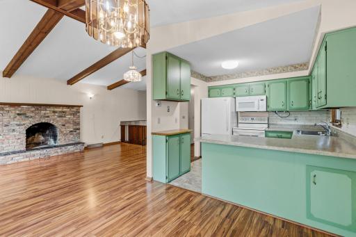 Ample storage and plenty of counter space will make meals a easy to prepare.