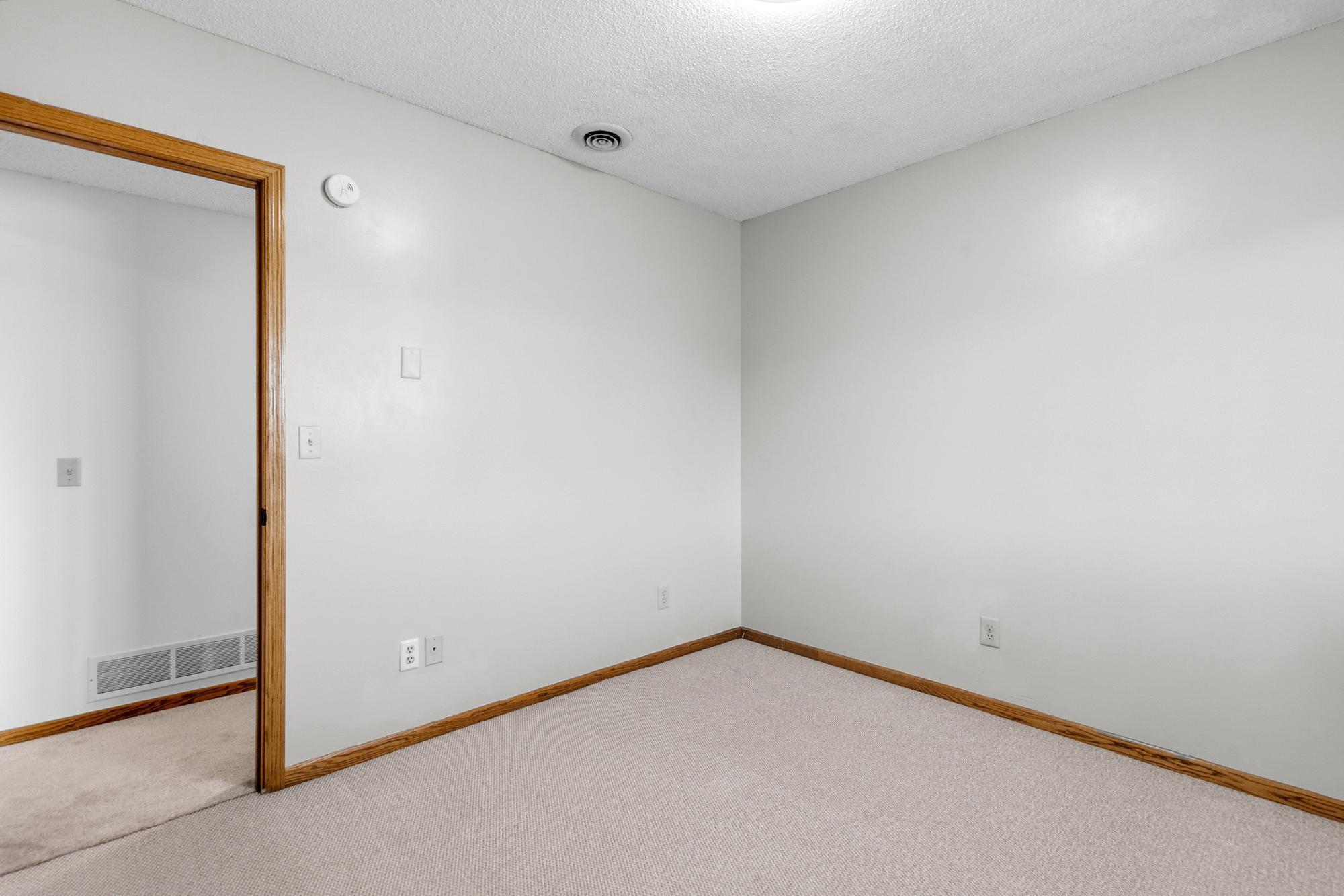 The flex room does not have a closet.