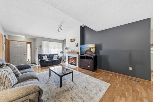 15215 Greenhaven Way, Burnsville, MN 55306
