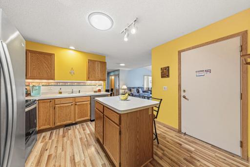 15215 Greenhaven Way, Burnsville, MN 55306