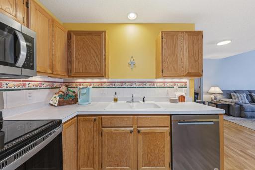 15215 Greenhaven Way, Burnsville, MN 55306