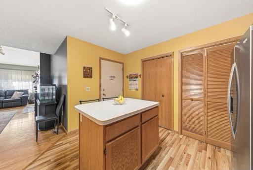 15215 Greenhaven Way, Burnsville, MN 55306