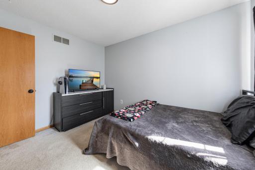 15215 Greenhaven Way, Burnsville, MN 55306