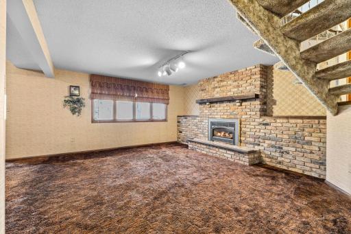 7708 82nd Avenue N, Minneapolis, MN 55445