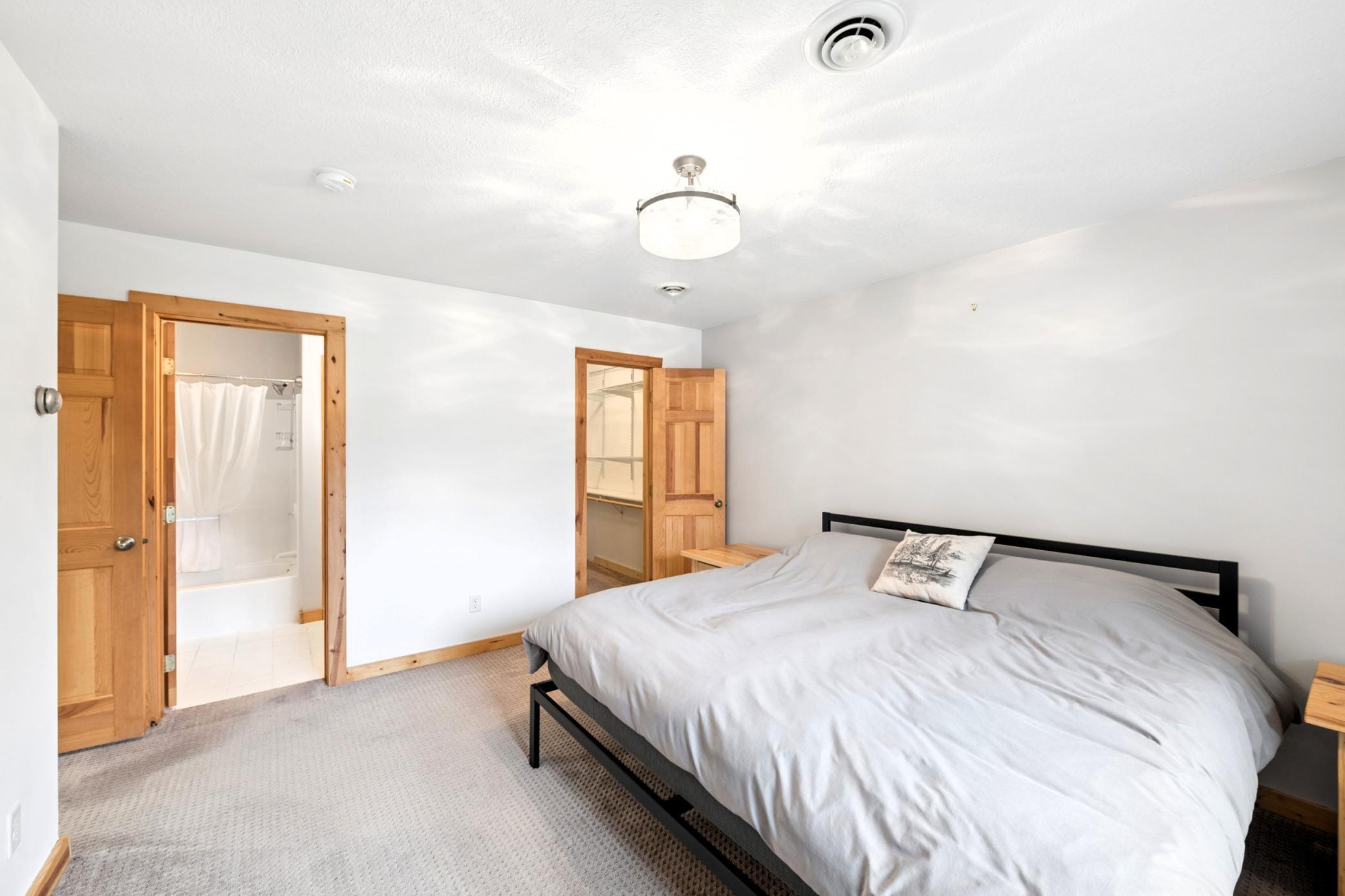 Main level primary ensuite.