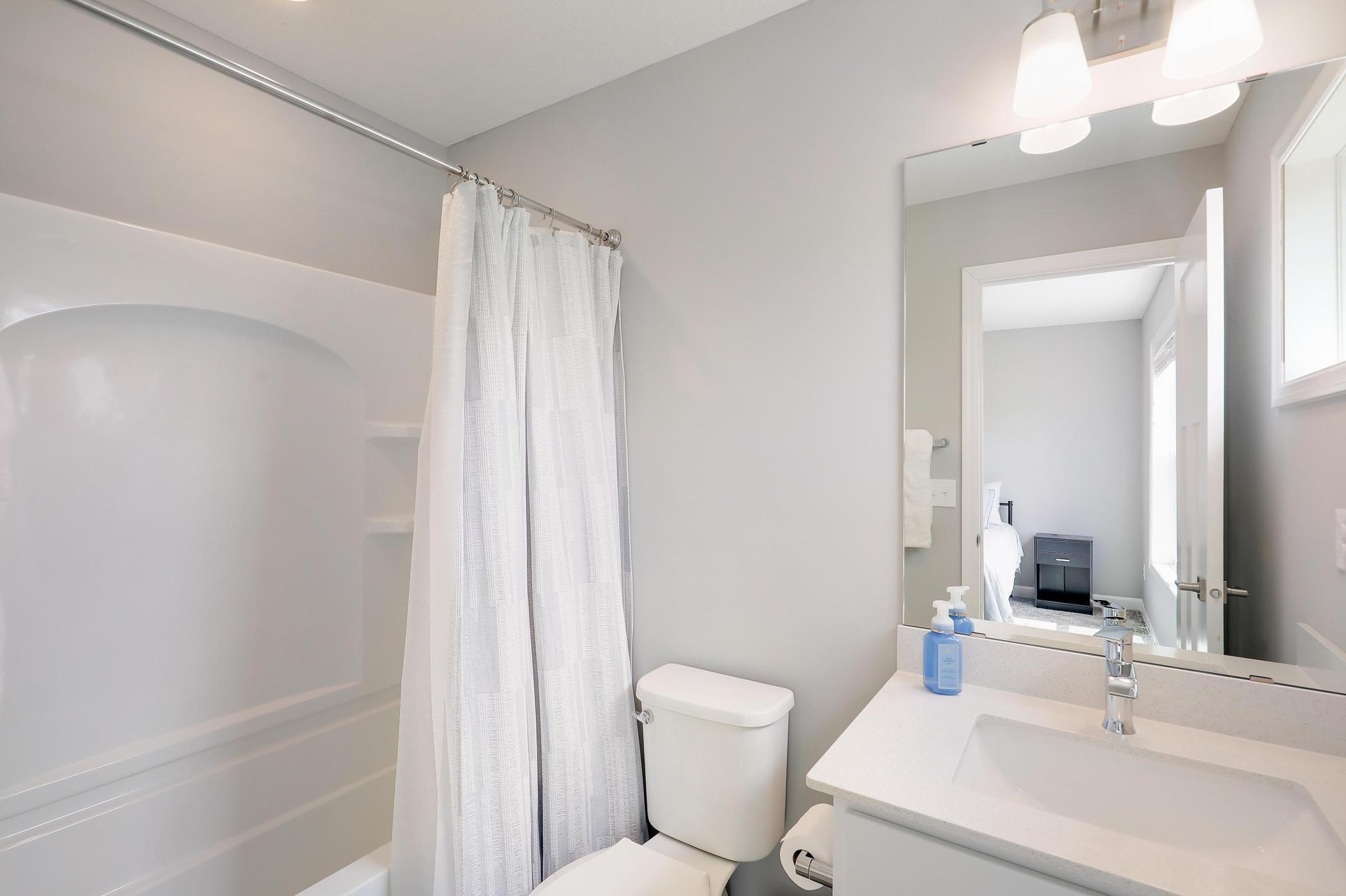 jr. suite full bath