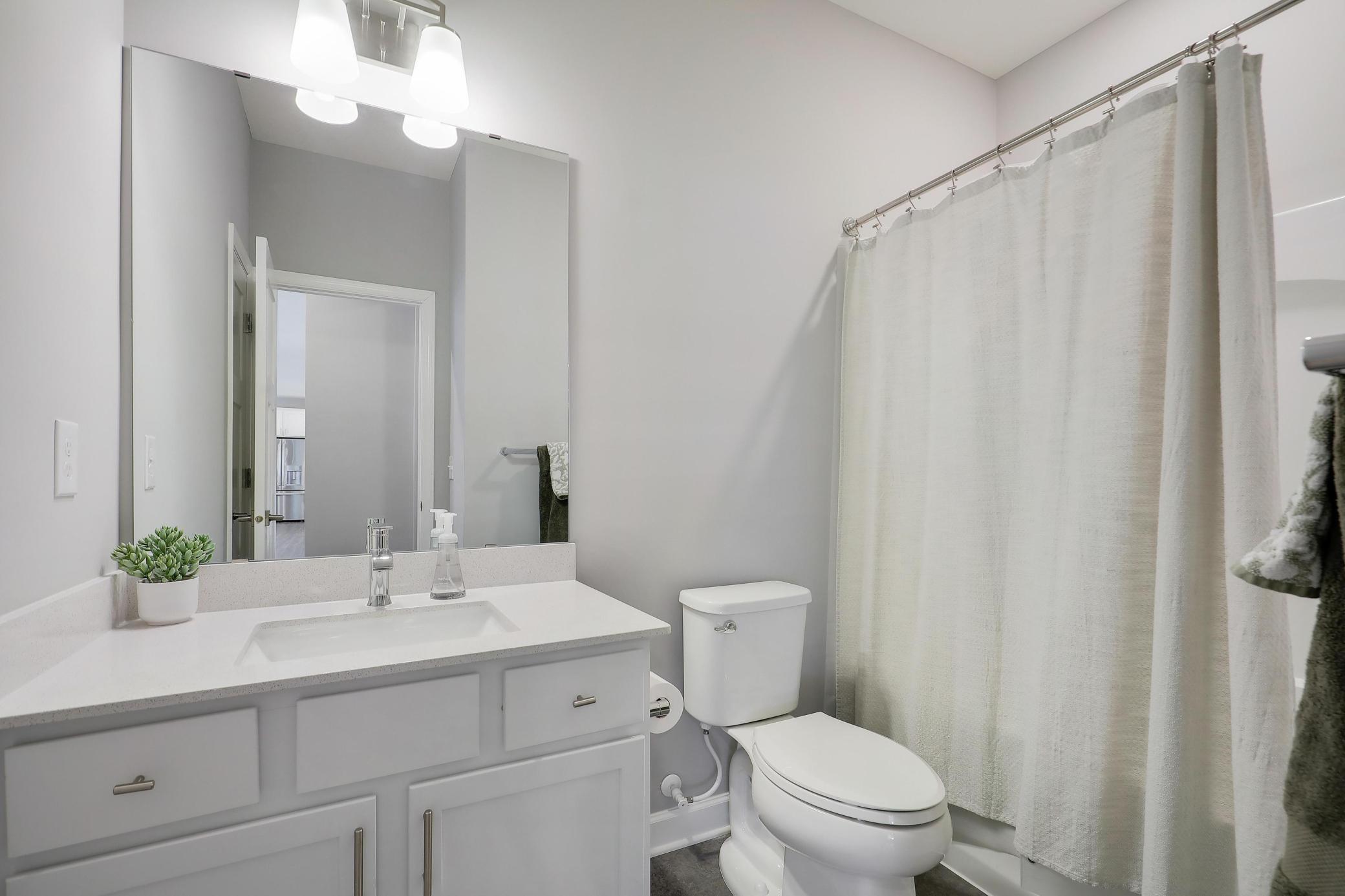Main floor full bathroom