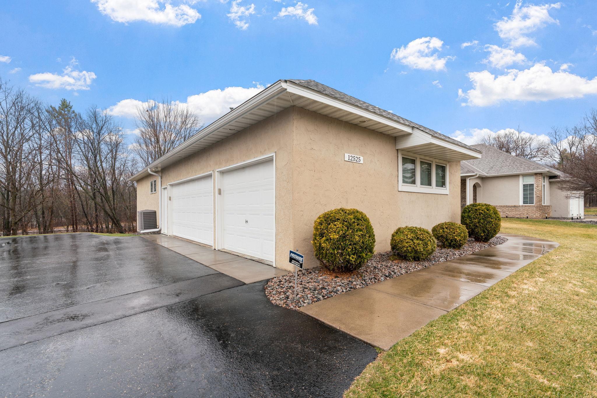 3-web-or-mls-12525 42nd Ave N-3.jpg