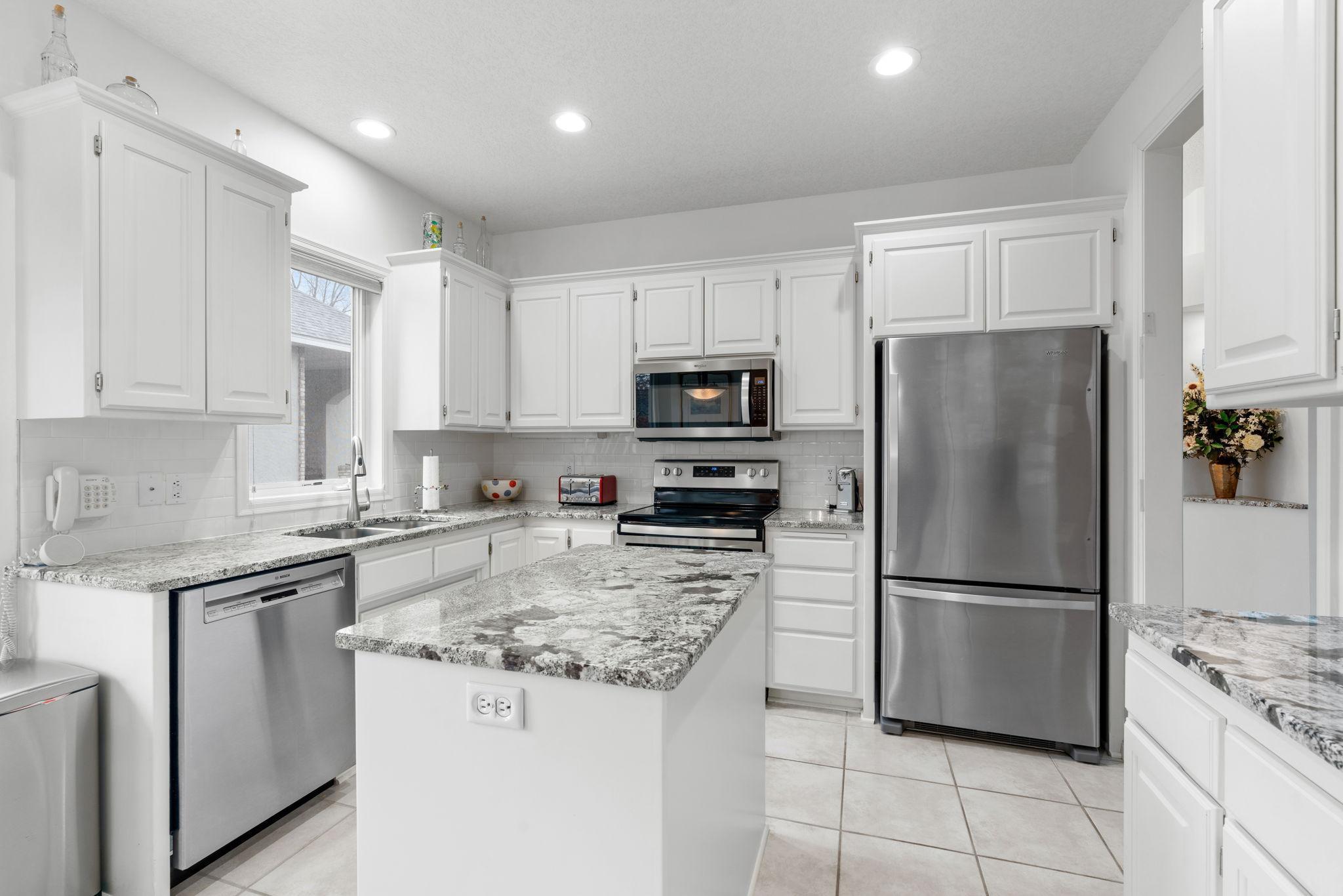 41-web-or-mls-12525 42nd Ave N-41.jpg