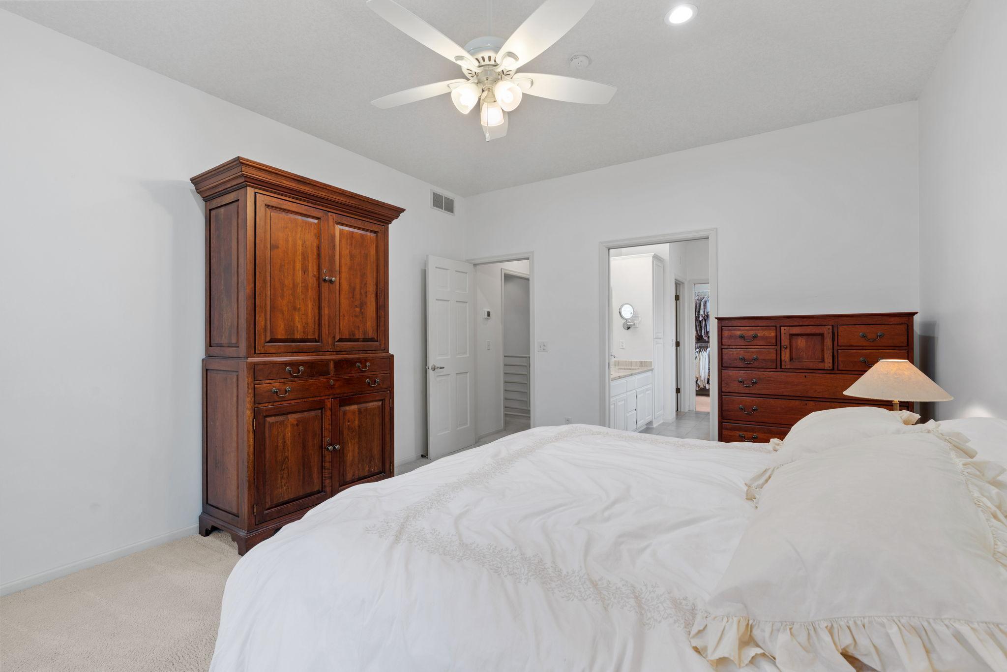 54-web-or-mls-12525 42nd Ave N-54.jpg