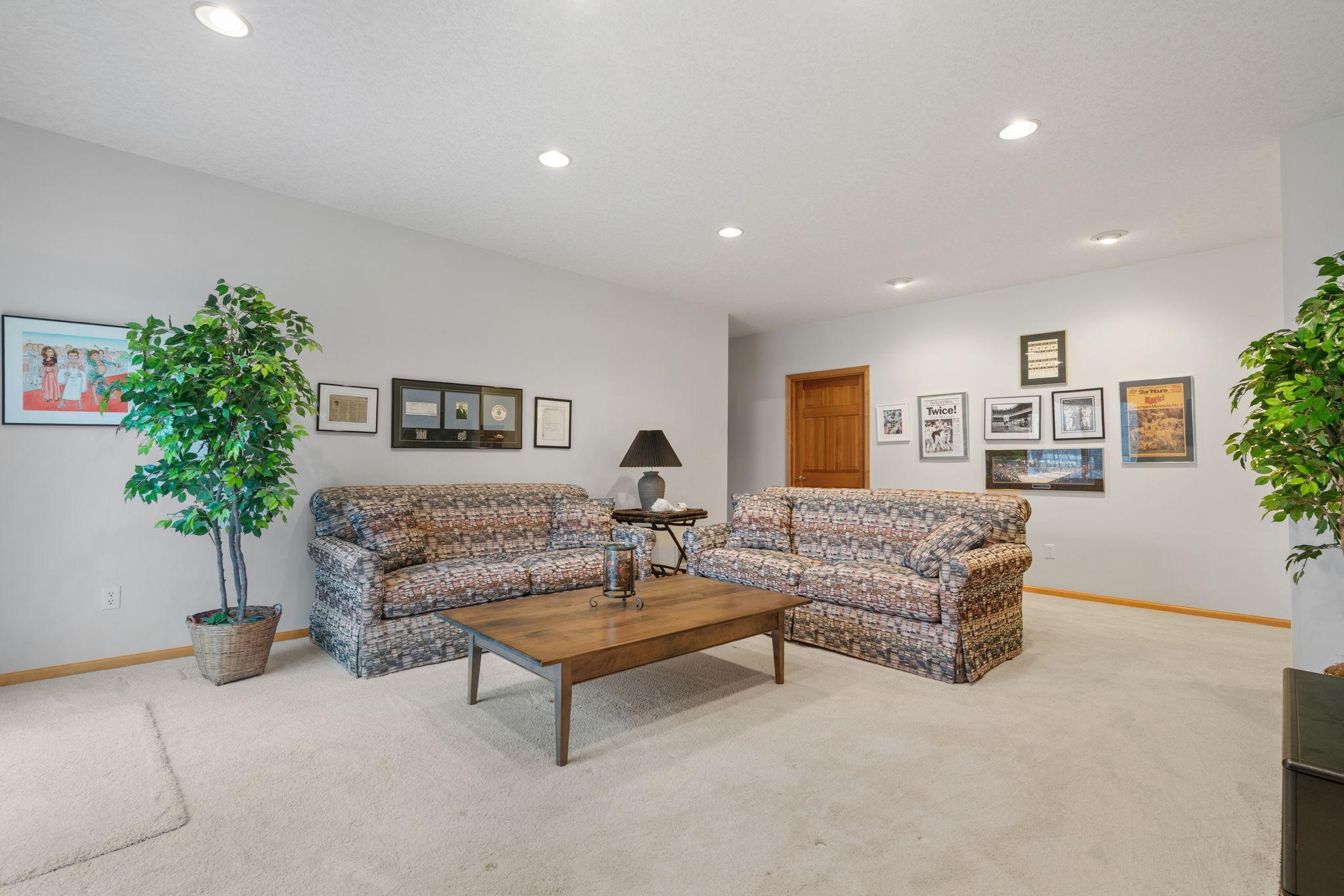 65-web-or-mls-12525 42nd Ave N-65.jpg